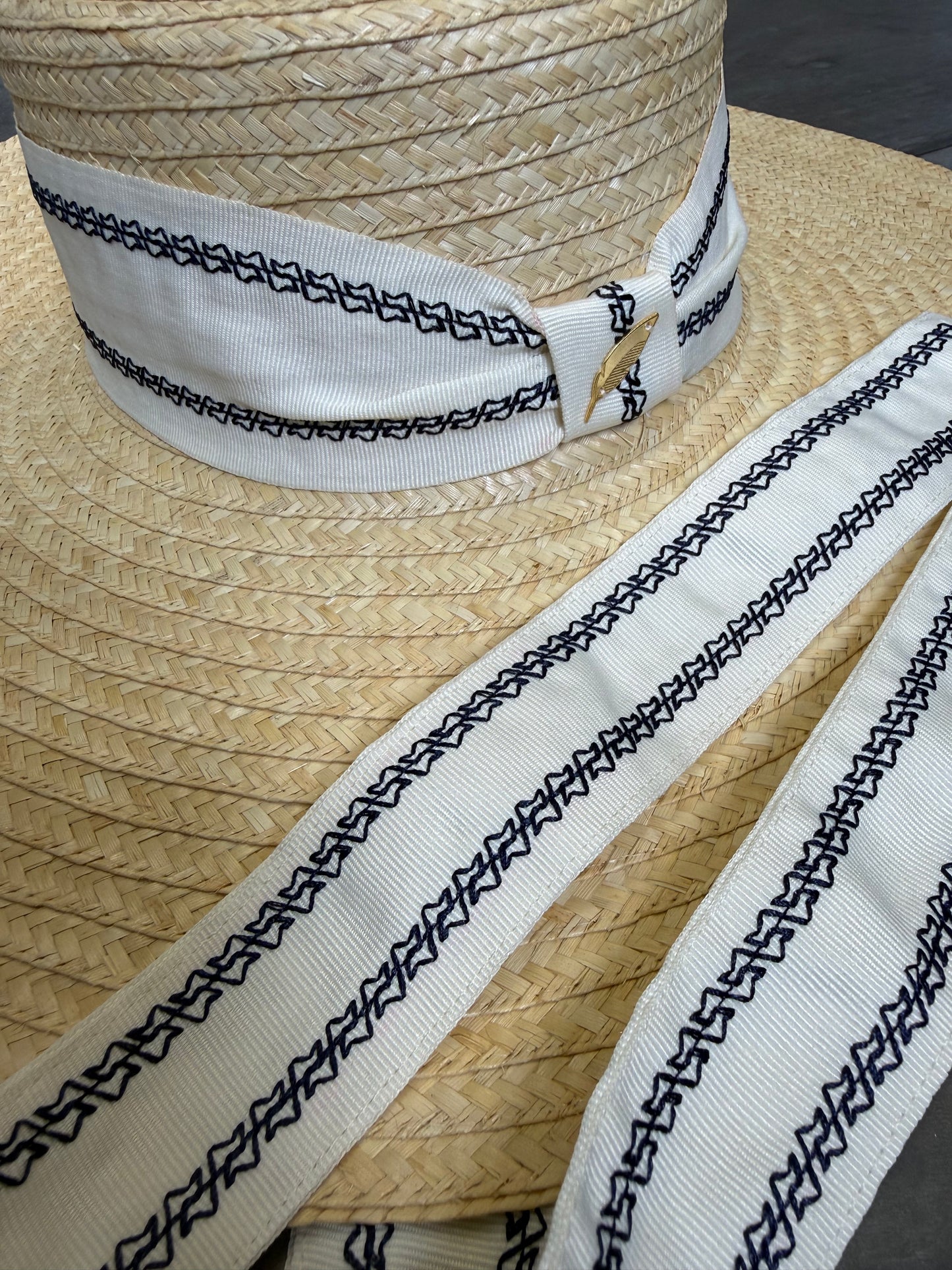 C O S T A hat