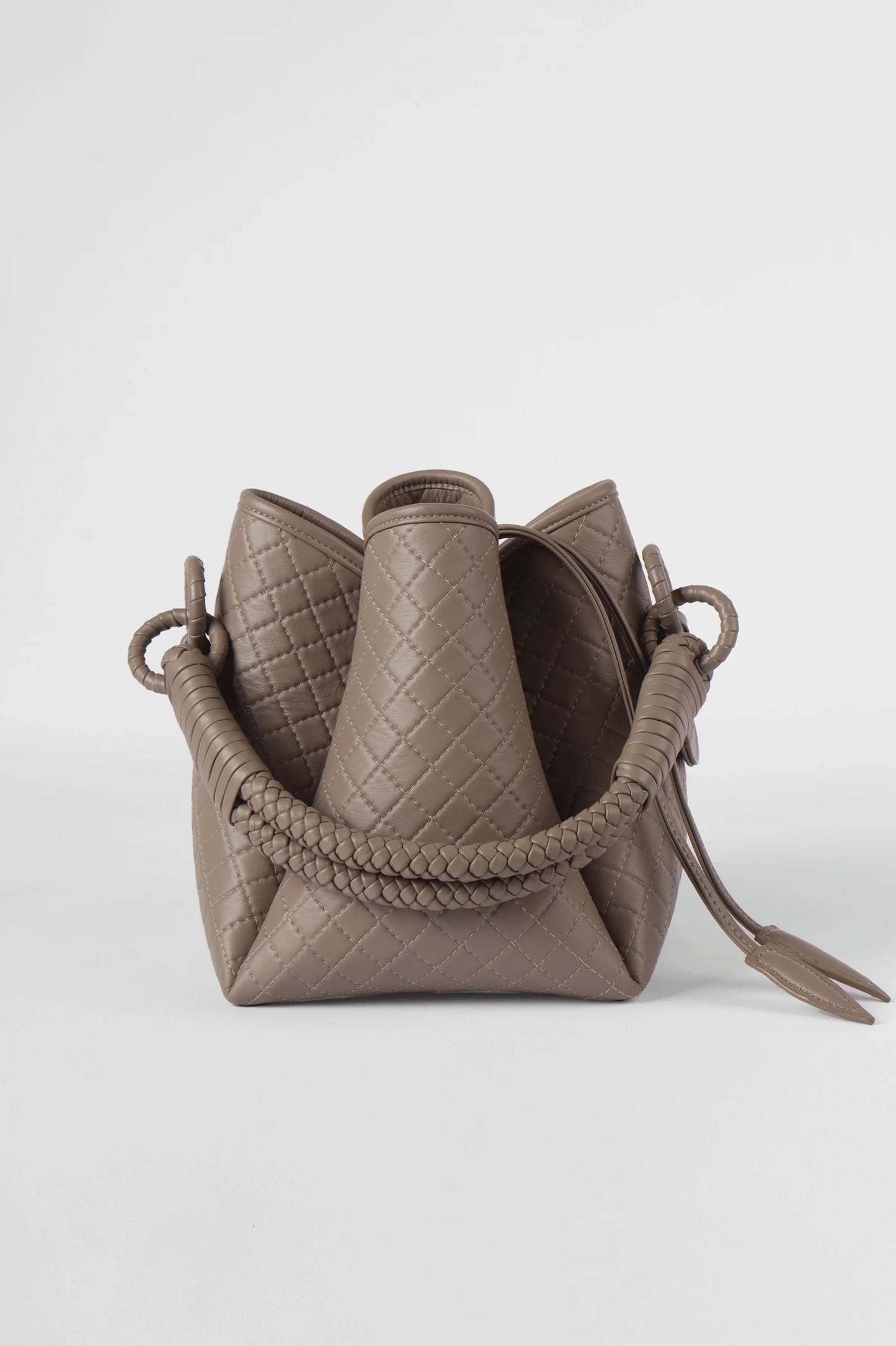 T U L I P taupe